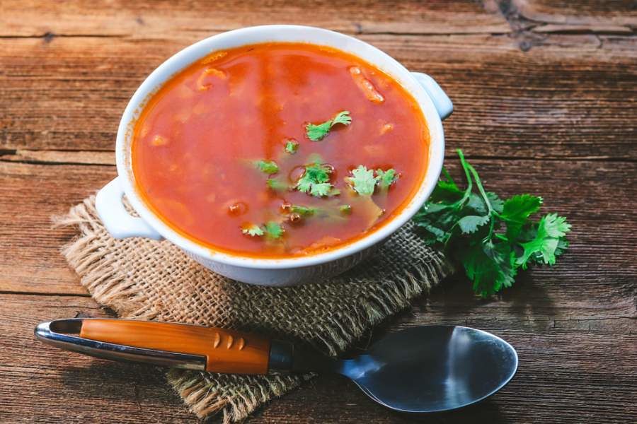 Botulino nella zuppa scaduta, uomo rimane paralizzato: negligenza o responsabilità del marchio?