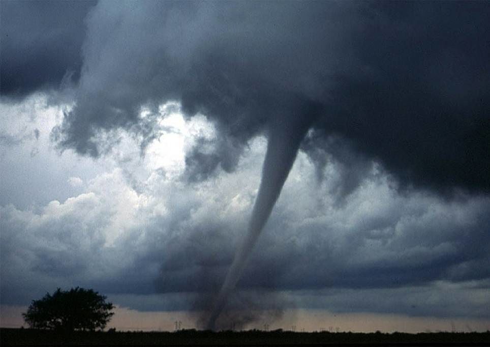 Mediterraneo sempre più caldo: rischio alluvioni e tornado