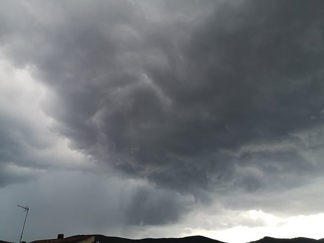 Tuoni e fulmini su Chia e Santa Margherita, le foto in diretta dei nostri lettori