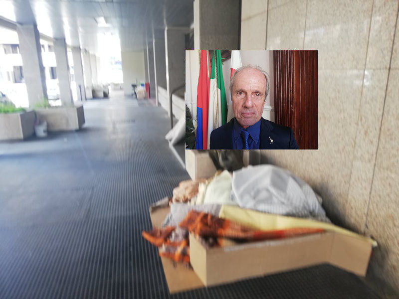 “A Cagliari i senzatetto continuano a dormire in via Sonnino perchè sono aiutati dai volontari”