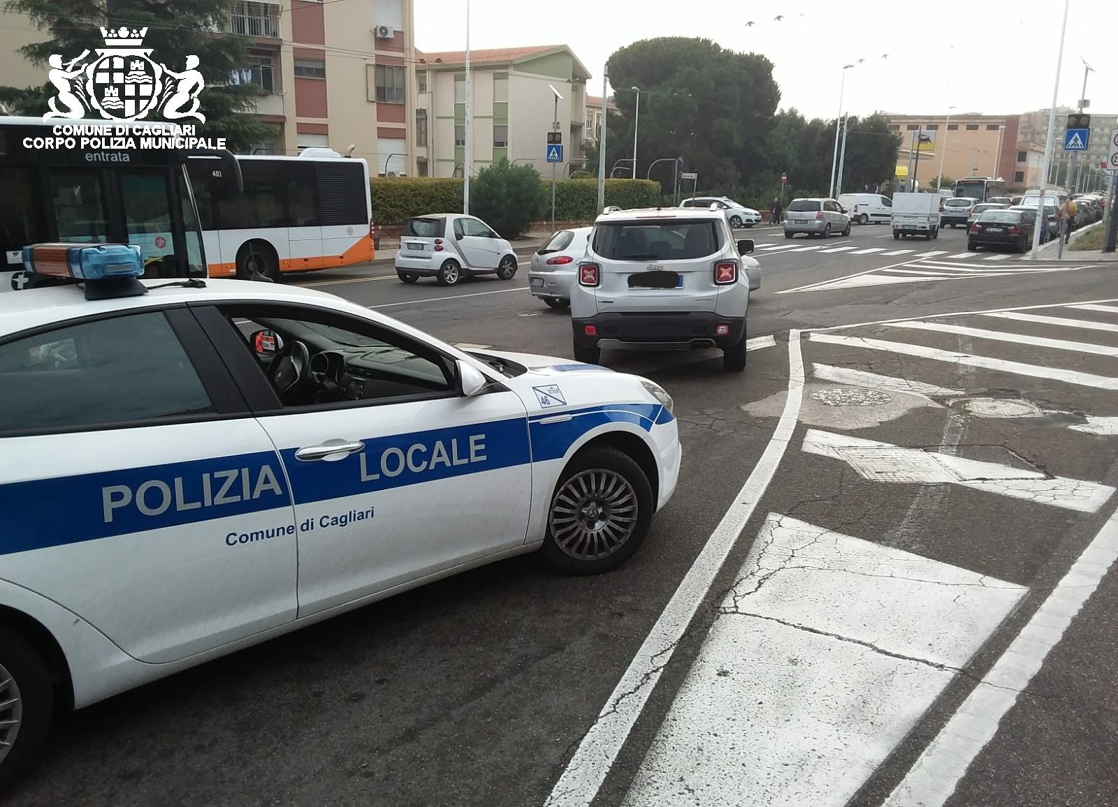 Auto investe un pedone in piazza Salento, ferito un cagliaritano di 67 anni