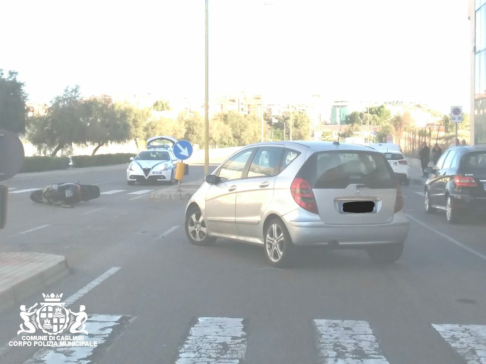 Cagliari, Mercedes contro scooter: due giovanissimi in ospedale