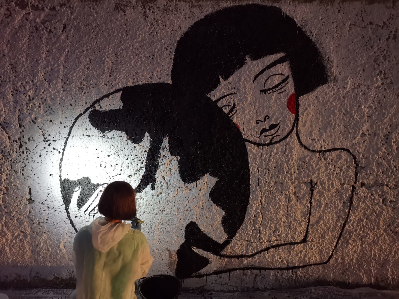 Un bellissimo disegno al posto degli insulti a Carola Rackete: il “miracolo” di una writer sarda tra Cagliari e Capoterra