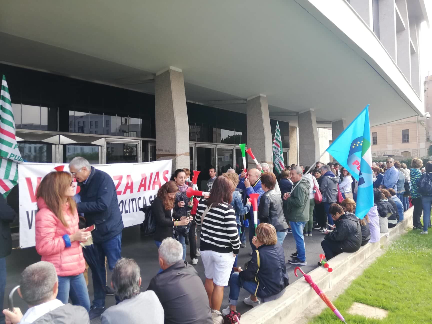 Cagliari, la disperazione dei lavoratori Aias: “Noi senza stipendio e 400 pazienti preoccupati”