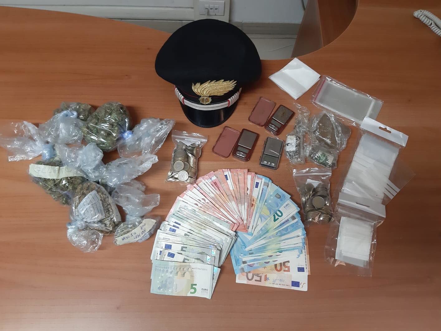 Pirri, spaccio a gestione familiare: marito e moglie in manette