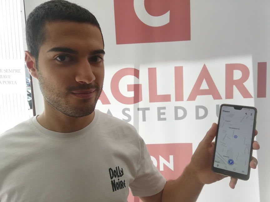 Cagliari, addio multe quando c’è il lavaggio delle strade: “Ecco l’app salva-auto”