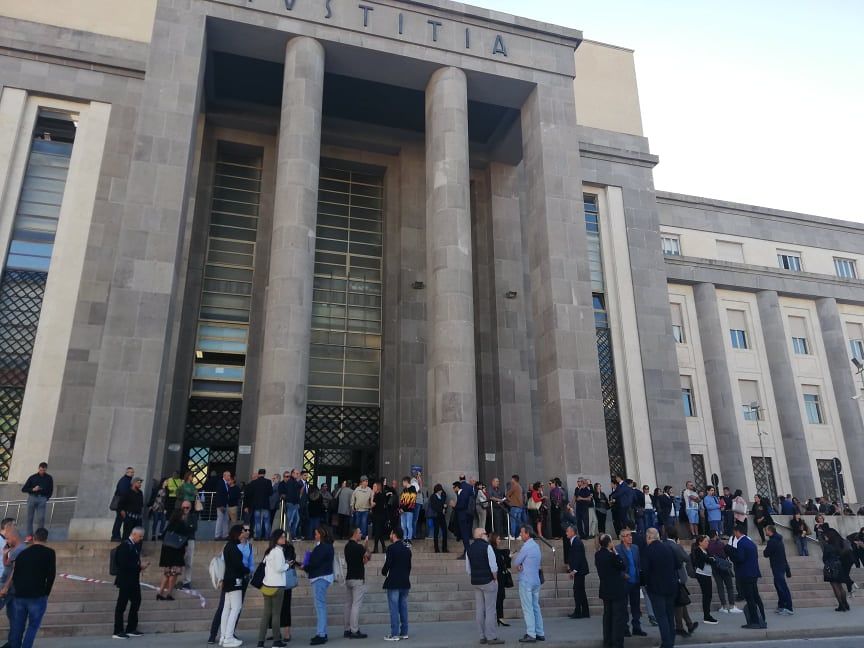 Cagliari, dopo quasi tre ore di paura riapre il tribunale: falso “allarme bomba”