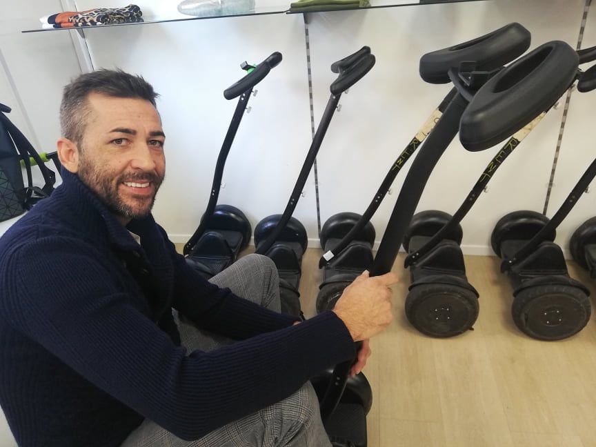 Cagliari, boom di monopattini e segway: “Mille euro per girare comodi in città senza casco”