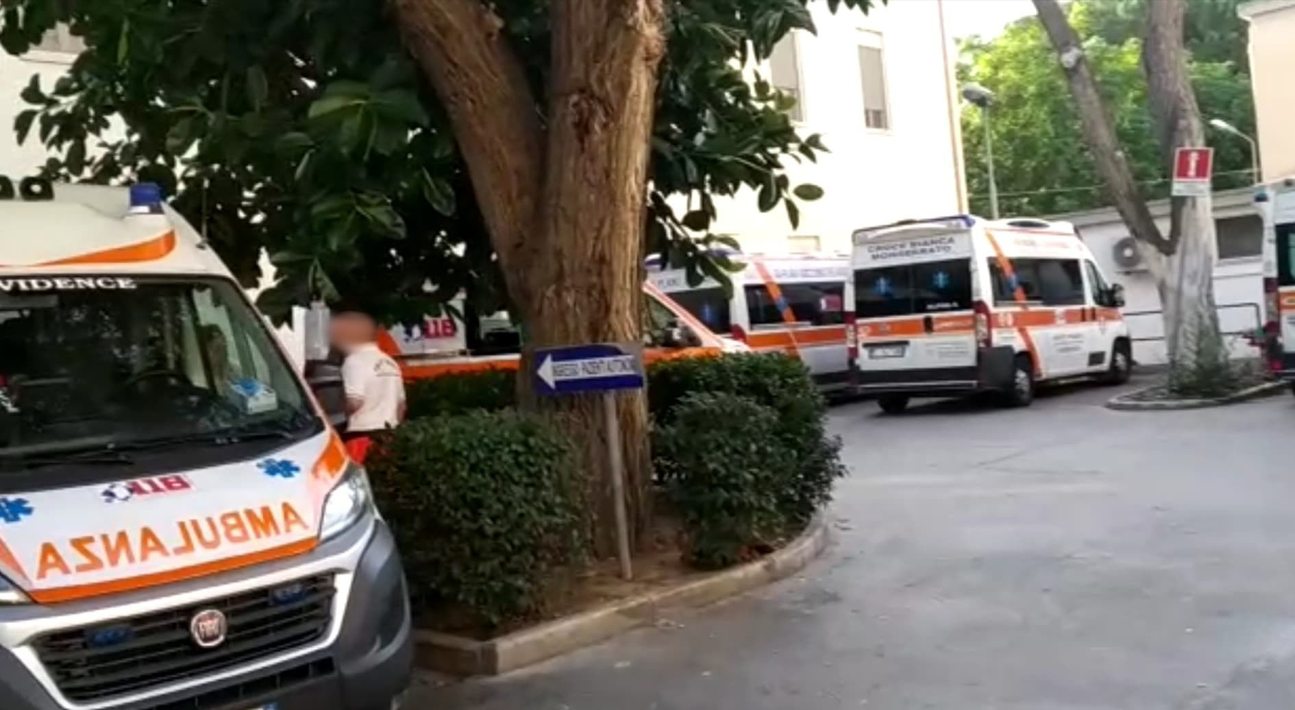 Cagliari, fila record di ambulanze al Ss. Trinità: “Il pronto soccorso scoppia”
