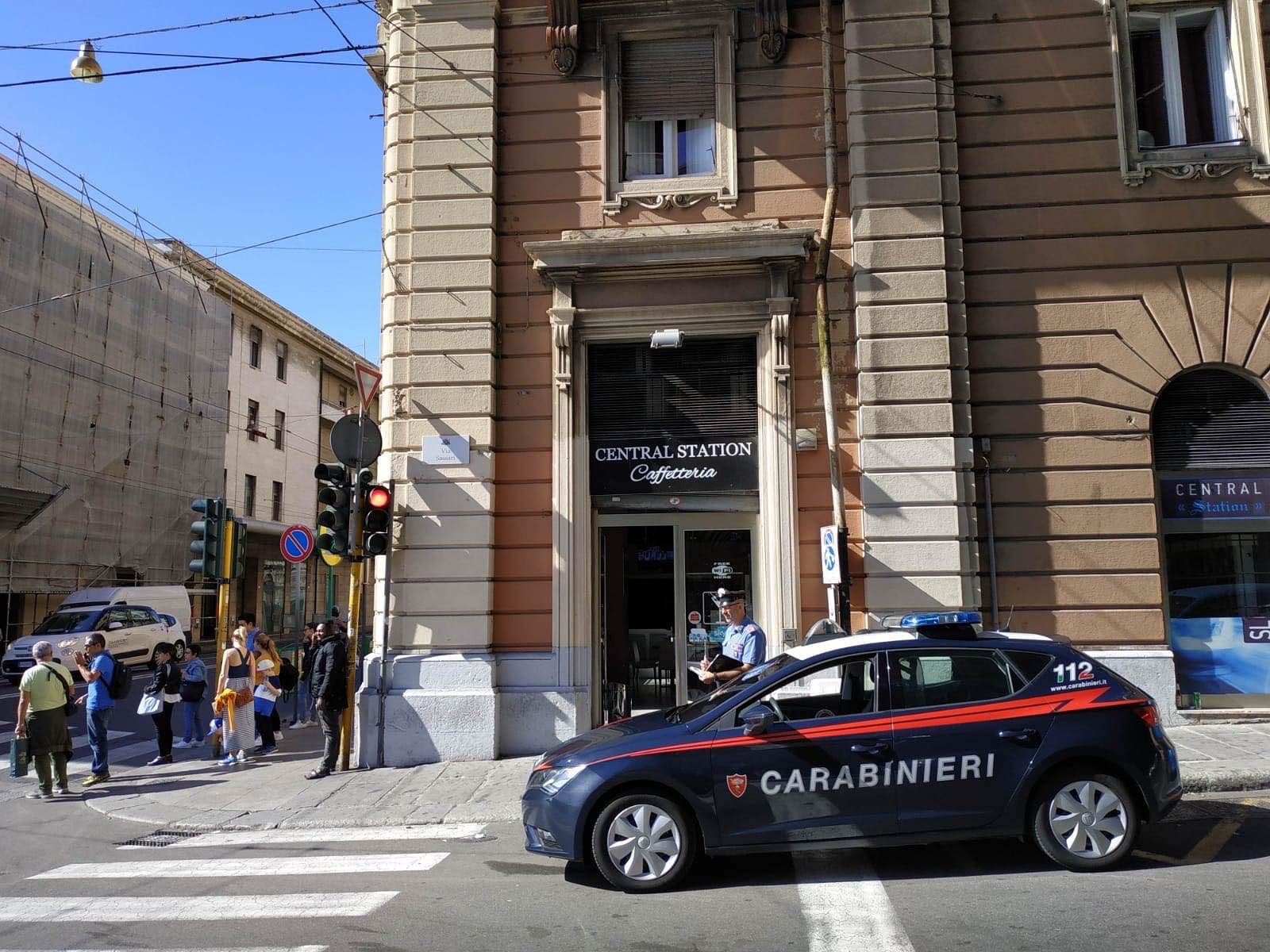 Cagliari, tenta di rubare i soldi dalla cassa in un bar di via Roma: arrestato