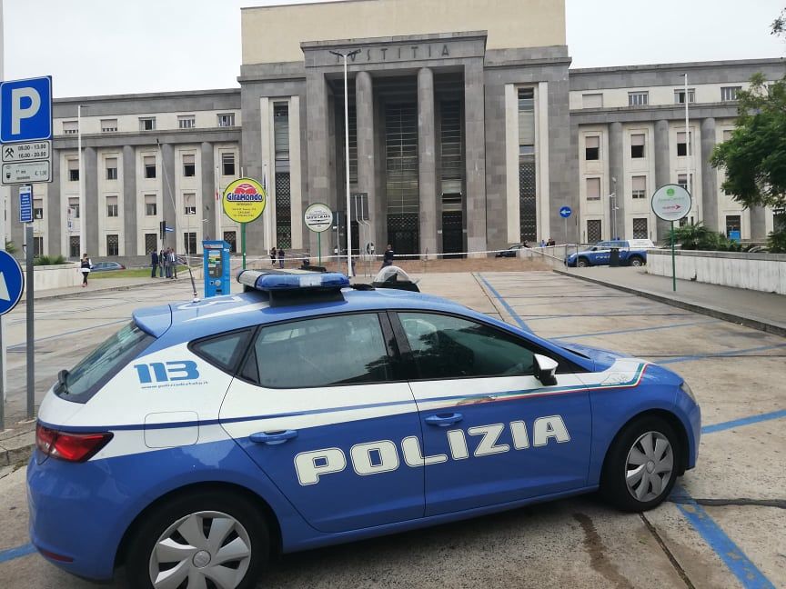 Cagliari, “allarme bomba” davanti al tribunale: gli artificieri fanno brillare il presunto ordigno