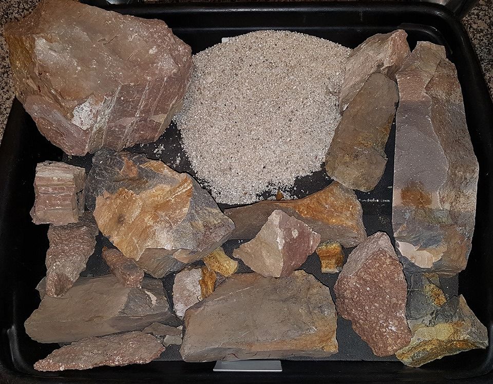 Elmas, 45 chili di sassi delle spiagge di Masua e Is Arutas nascosti in valigia: turista “ladro” beccato