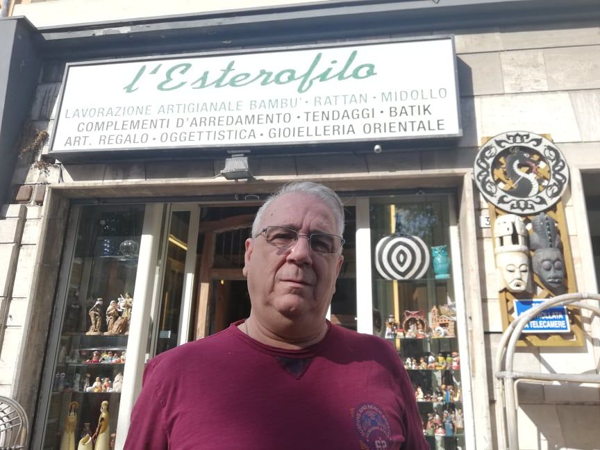 Cagliari, dopo 30 anni chiude L’Esterofilo: “Colpa di internet, spero di mangiare con 700 euro di pensione”