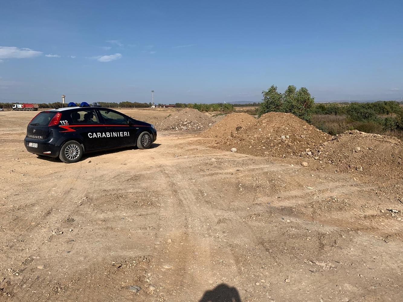 Serramanna, scaricano 50 tonnellate di materiale da smaltire in discarica in un terreno privato: nei guai 3 persone