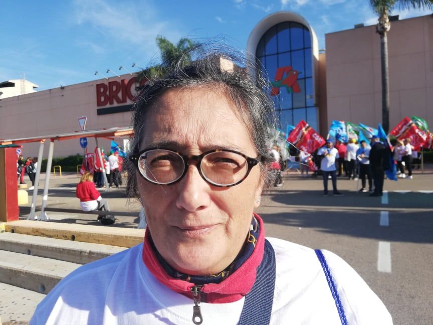 Marina, pasticcera disperata: “Lavoro a Santa Gilla dal 1992, adesso faccio poche ore e guadagno mille euro”