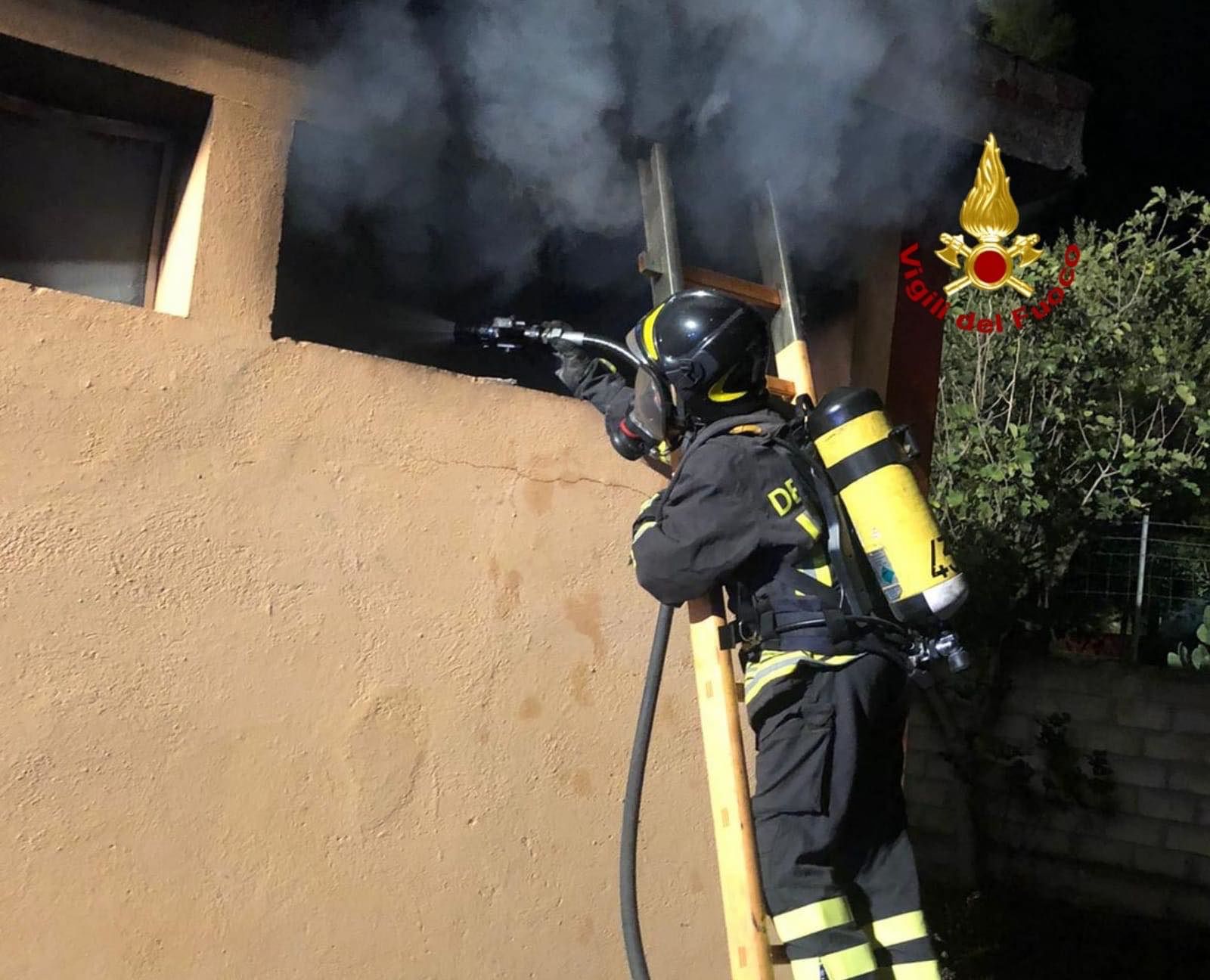 Gesico, incendio in un deposito comunale: indagini in corso