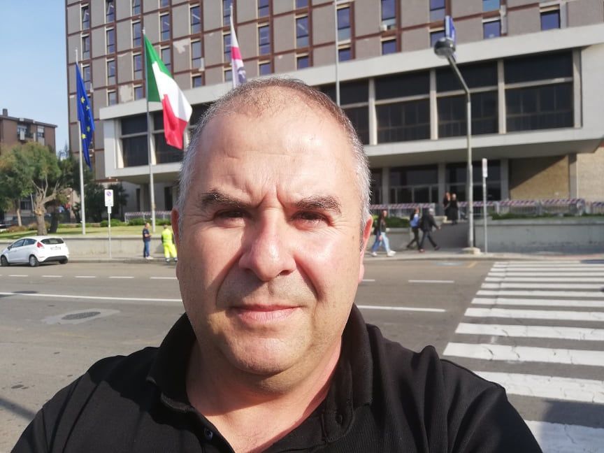 “Sono un pastore sardo e a febbraio ho buttato il latte per protestare: quando lo pagheranno un euro al litro?”