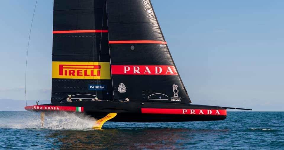 Luna Rossa “accarezza” il mare di Cagliari: “Assaporiamo il gusto della velocità”