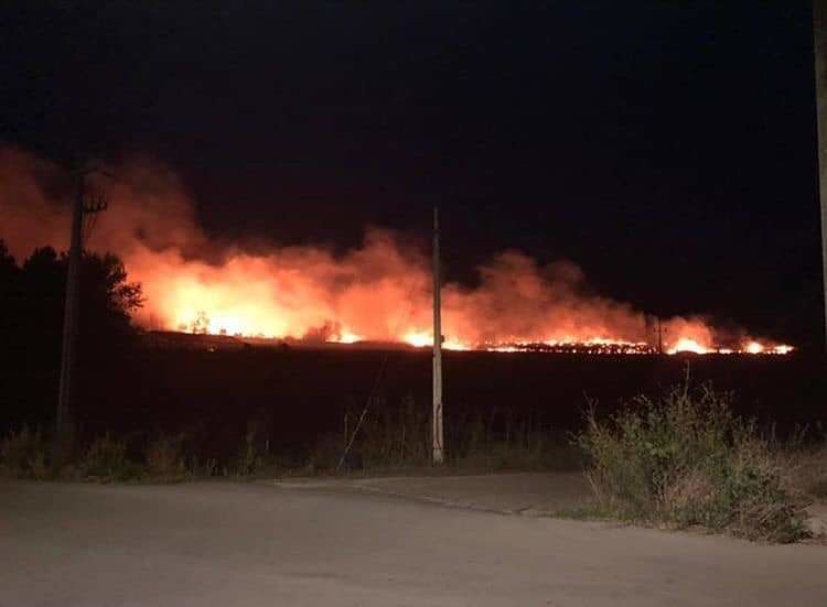 Incendi senza fine in Sardegna, fiamme nelle campagne di Perfugas