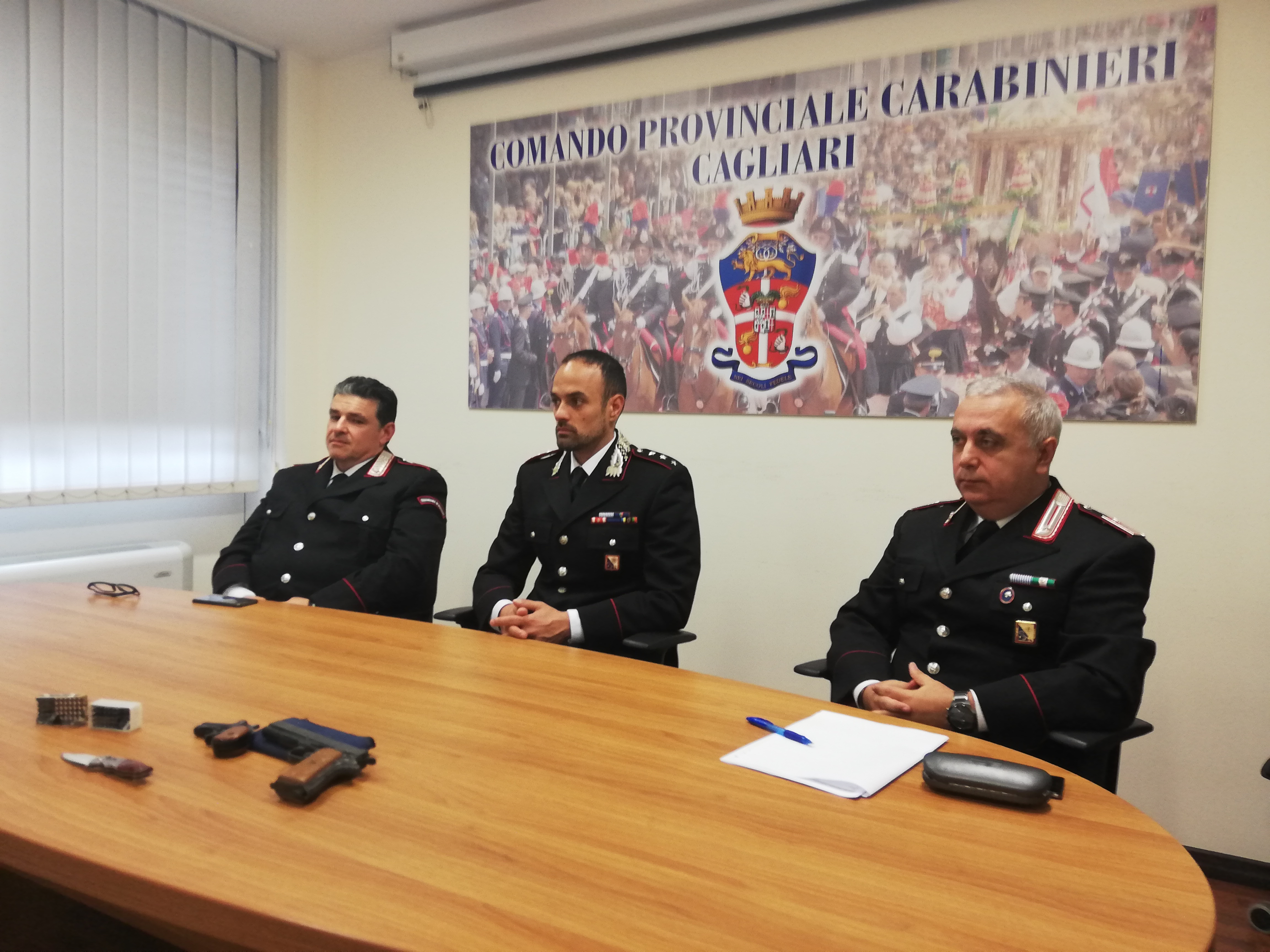 Cercano altra droga ma trovano due pistole: 24enne arrestato dai carabinieri a Ortacesus
