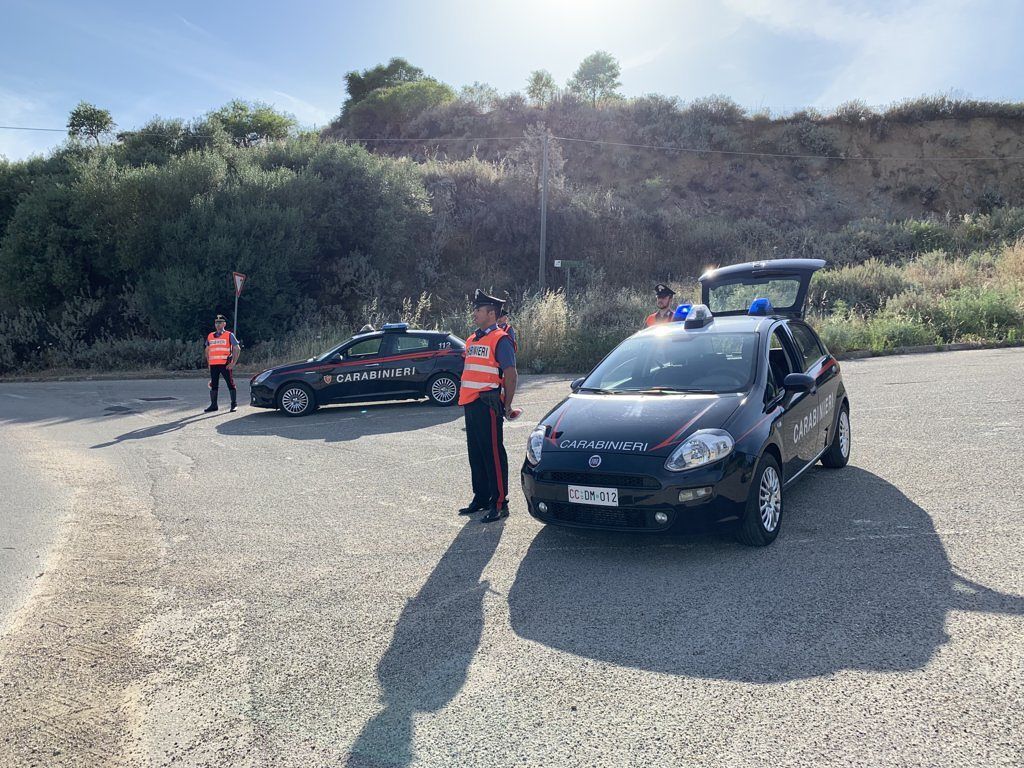 Osini, viaggiava con un’ascia nel furgone: nei guai 31enne