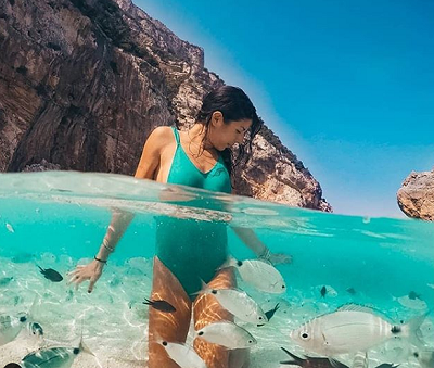 Fare il bagno in un bellissimo acquario naturale: succede in Sardegna, a Cala Mariolu