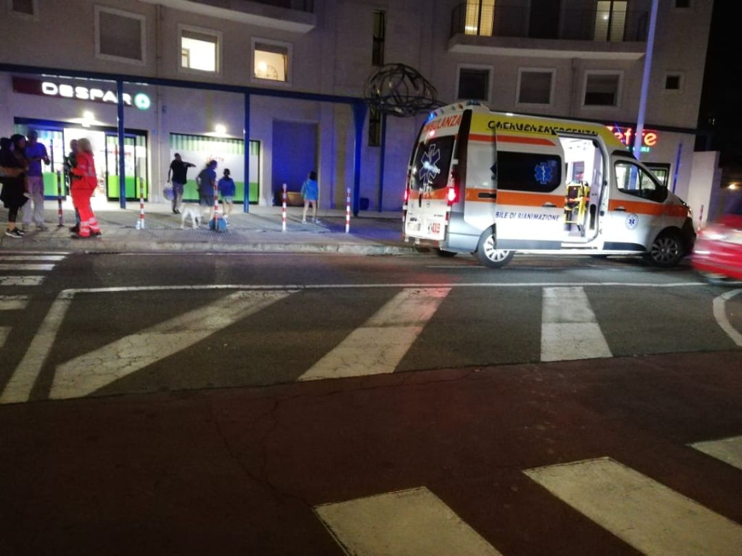 Cagliari, investito mentre attraversa in via Tuveri: ragazzo finisce all’ospedale