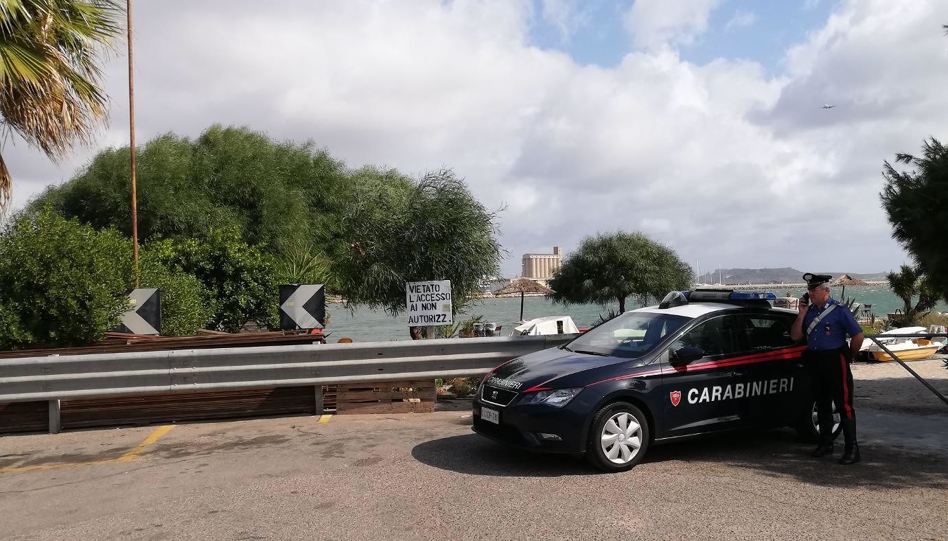 Cagliari, fanno sesso a tre in spiaggia davanti a una bambina: choc a Giorgino