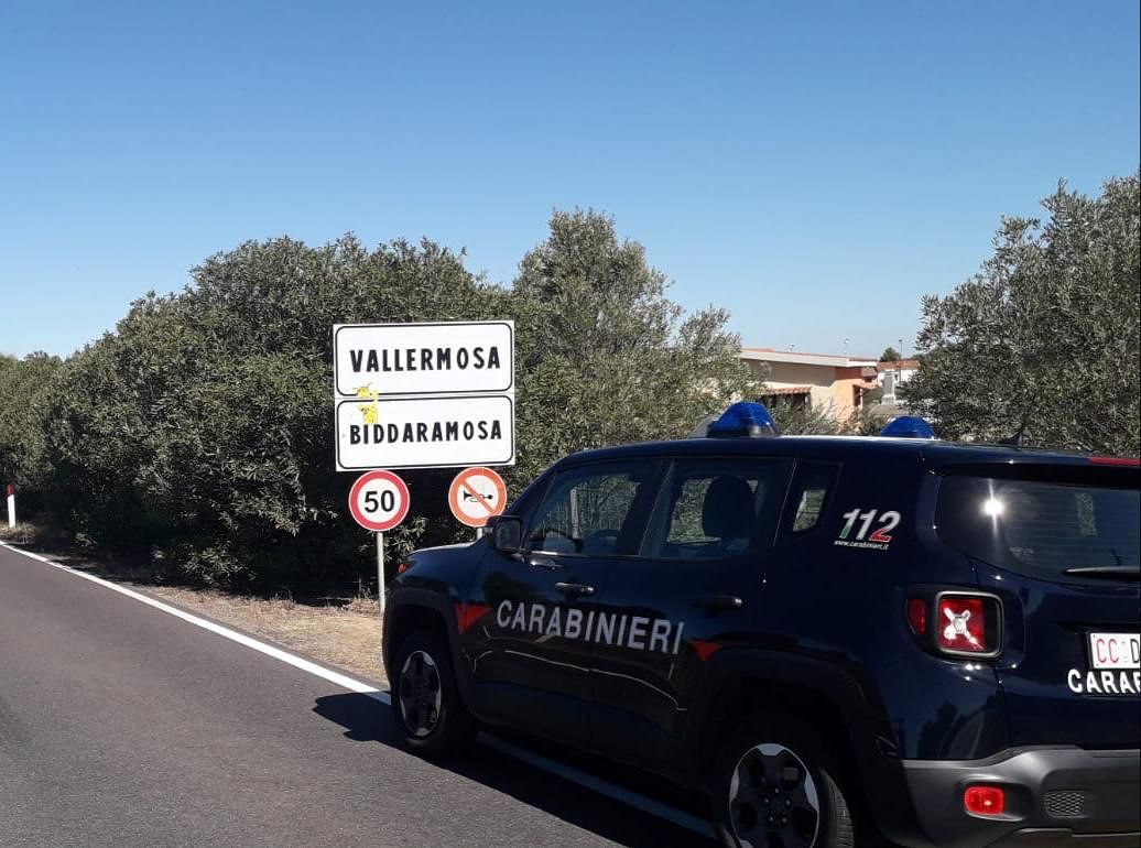 Vallermosa, la festa di compleanno all’aperto finisce a scazzottate: 17enne picchia un 46enne