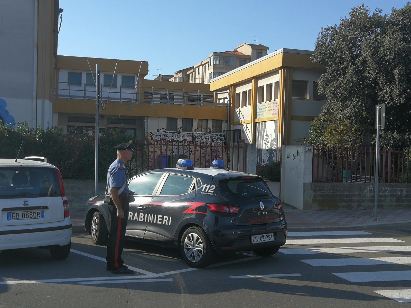 Cagliari, tre scuole svaligiate in una notte: rubati migliaia di euro e gioielli