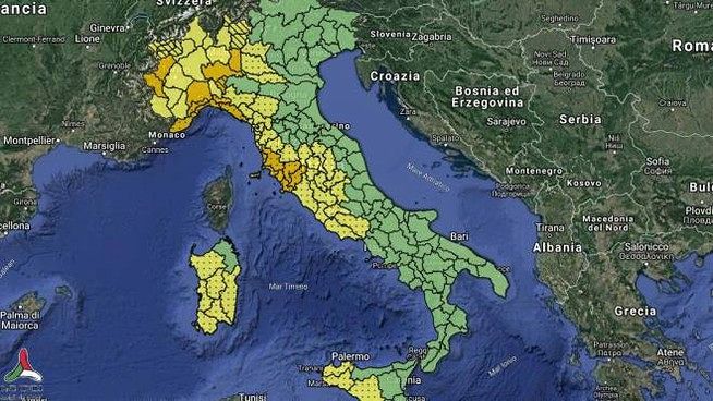 Vortice ciclonico punta l’Italia: “Previsti rovesci e temporali in Sardegna”