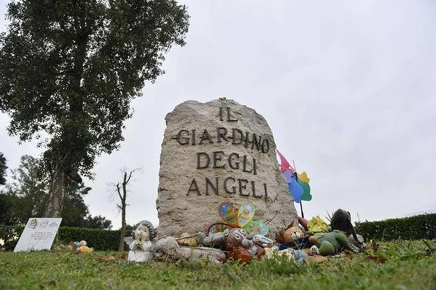 “Cimitero dei feti a Cagliari? Idea assurda di Truzzu che sciocca il M5S, il caso in Parlamento”