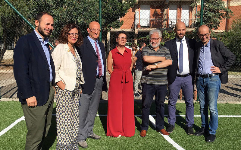 Rinasce dopo dieci anni il campo sportivo della scuola Colombo di via del Sole: calcetto e pallavolo