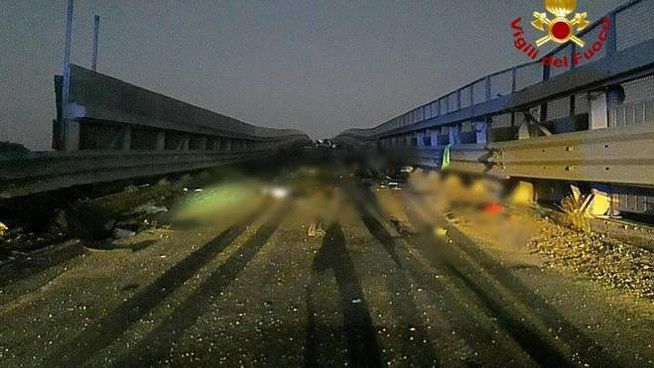 Salvatore, Lucrezia e altri due giovanissimi: quattro nuove croci sulle strade del sabato notte