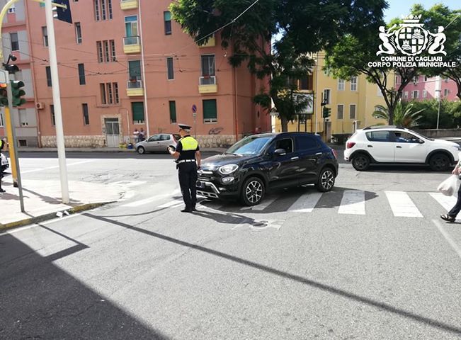 Cagliari, donna di 85 anni investita in via Corsica: travolta da una 500