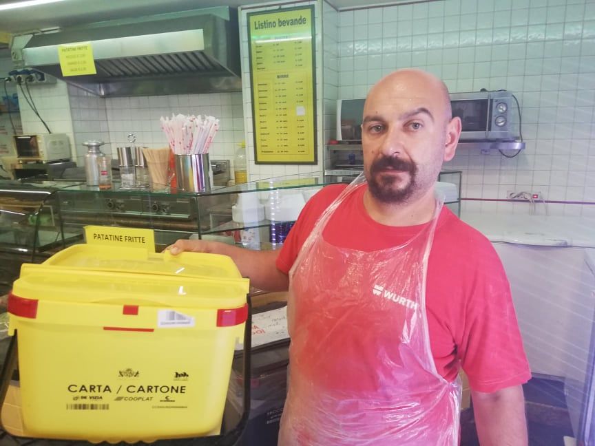 Ignazio, pizzaiolo di Cagliari: “Mercoledì chiusi ma costretti a venire per il mastello della carta”