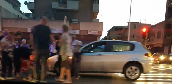 Paura a Quartu, donna travolta sulle strisce pedonali in viale Colombo