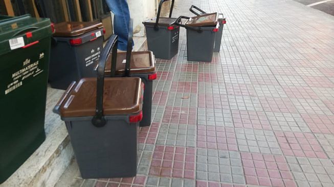 Mastelli esposti fuori orario, per i ristoratori di Cagliari multa “triplicata”: 166 euro