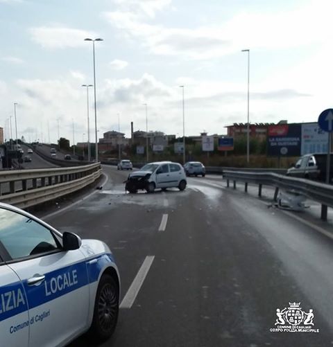 Asse Mediano, giravolta di una Hyundhai guidata da una ragazza: l’auto finisce contro il guard rail