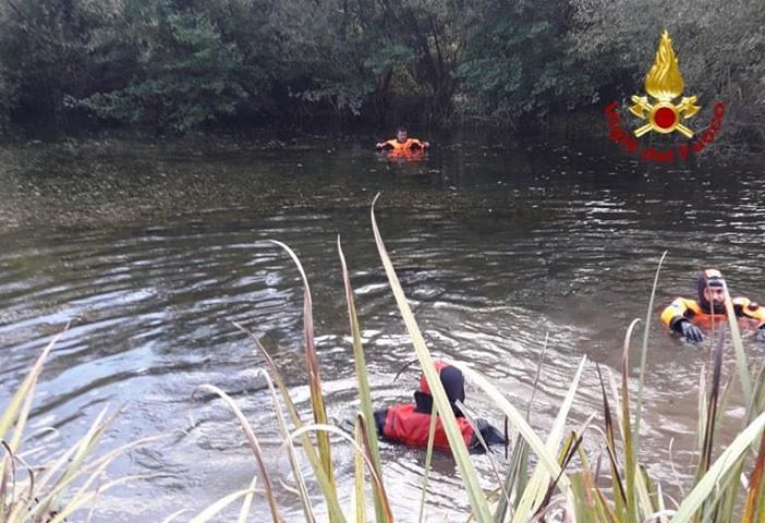 Orroli, i sommozzatori nel cuore del fiume: si cerca disperatamente Cristian, il ragazzo scomparso da giorni