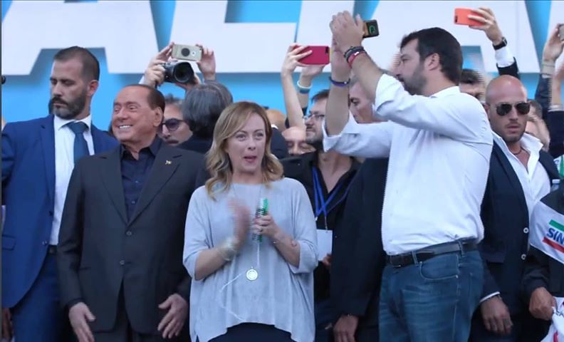 Roma, 200mila in piazza con Salvini contro il governo: “Qui l’Italia che spera, vogliamo votare”