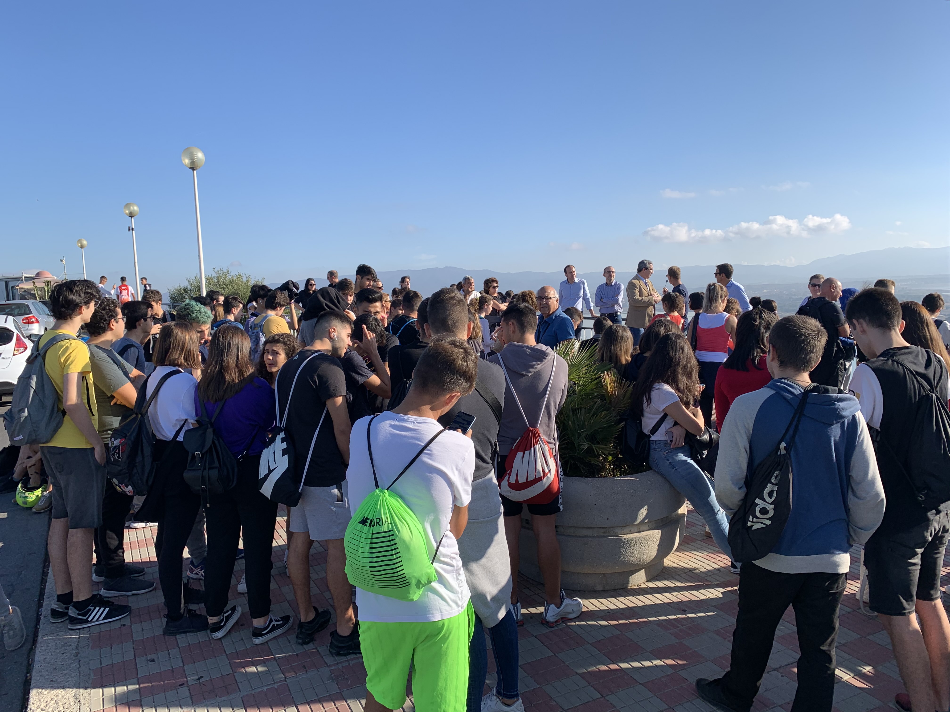 Alunni, associazioni e politici uniti nella pulizia del Colle di Monte Urpinu (VIDEO)