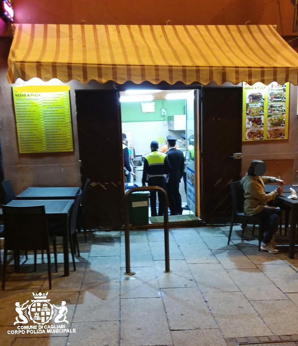 Cagliari, controlli dei Nas e della Municipale nel centro storico: sequestri e sanzioni