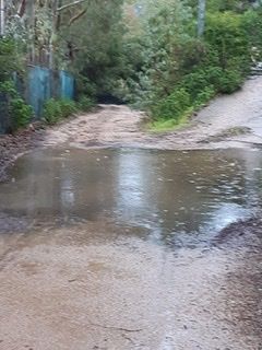 Sinnai, dissesto e degrado al Villaggio delle Mimose: “Cosa dobbiamo fare per uscire di casa?”