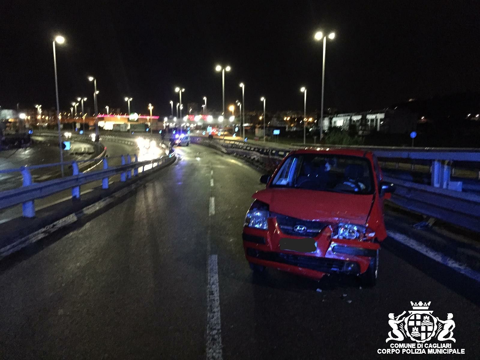 Cagliari, 26enne di Quartu finisce con l’auto contro il guard rail dell’asse mediano