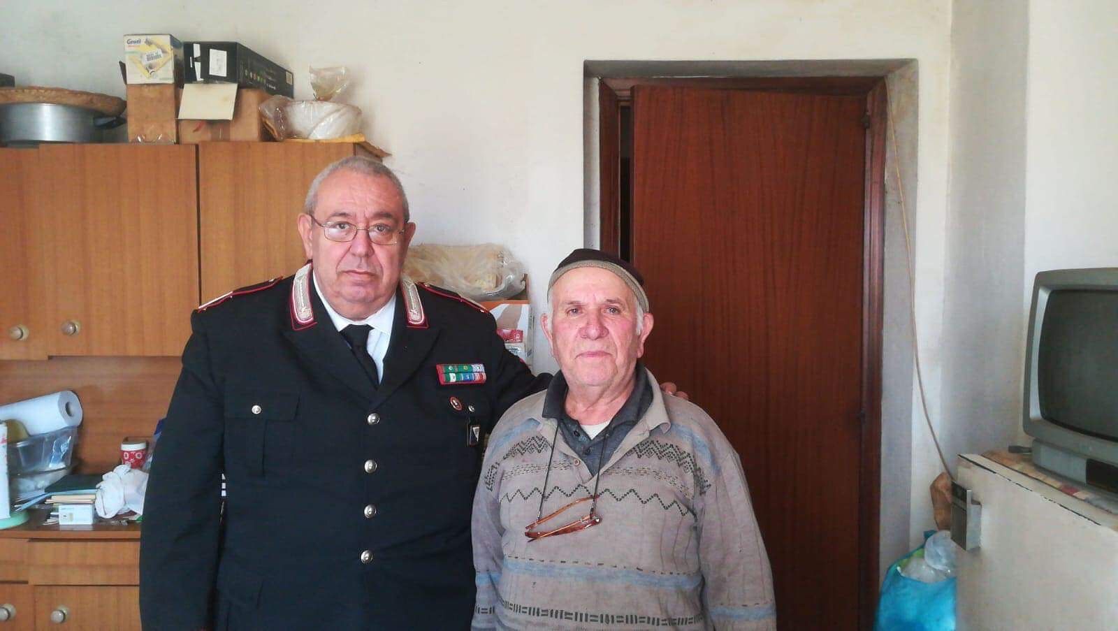 Cesare, spara in aria come spot contro l’abbattimento degli animali: poi consegna le armi