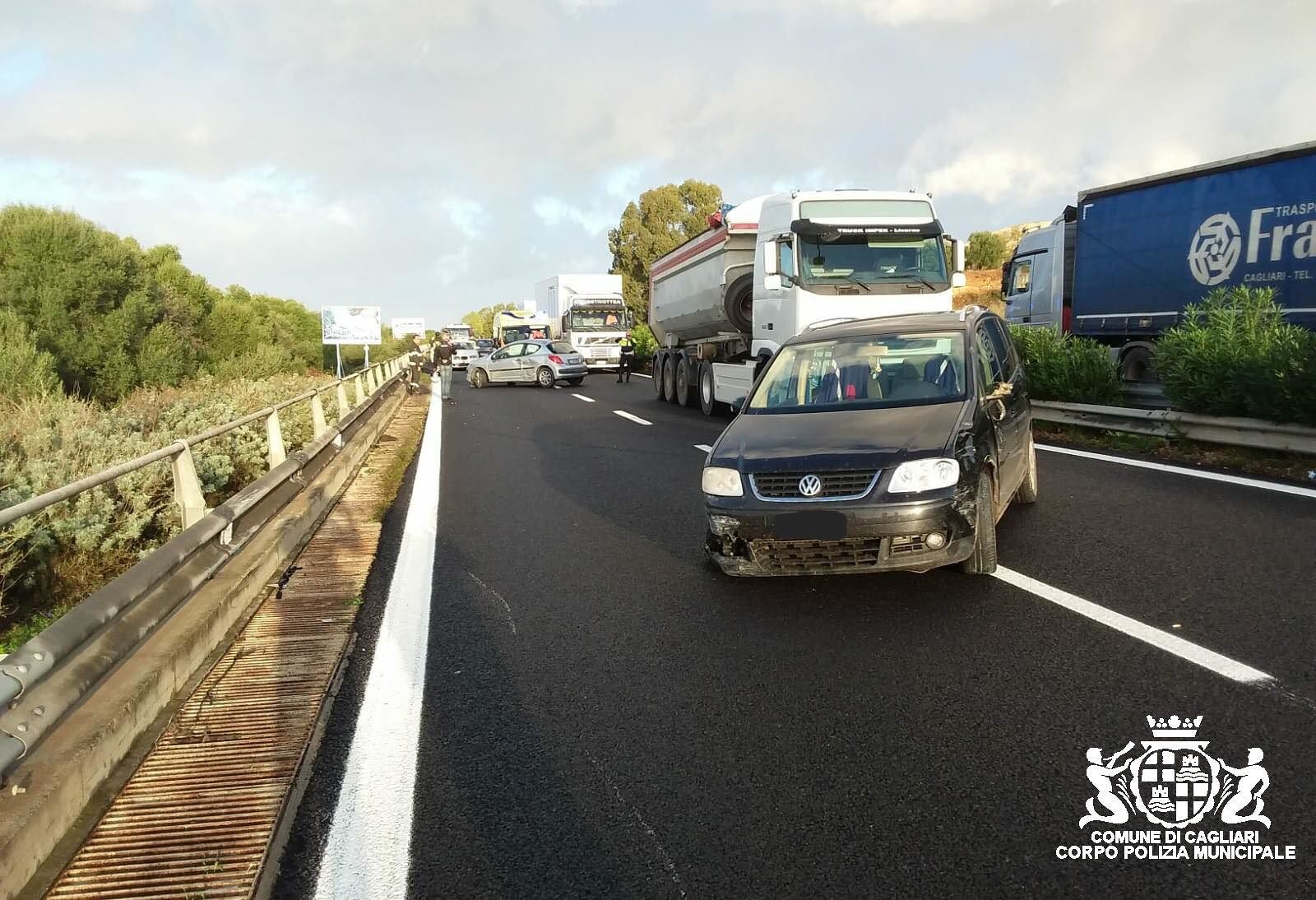 Perde il controllo dell’auto e provoca un incidente: traffico in tilt sulla 195