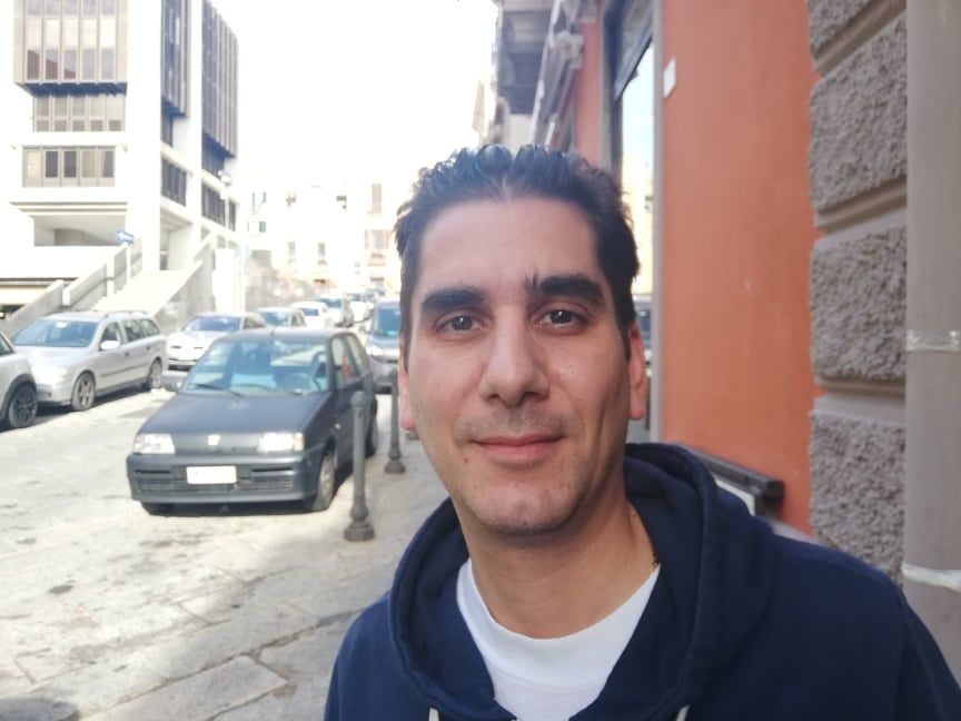 Uomo aggredito e ferito a Cagliari, un testimone: “Maxi chiazza di sangue sul piazzale del Consiglio regionale”