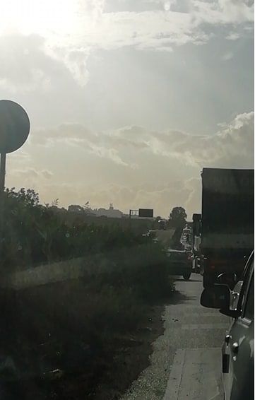 Traffico in tilt sulla 195rac per due incidenti: code chilometriche