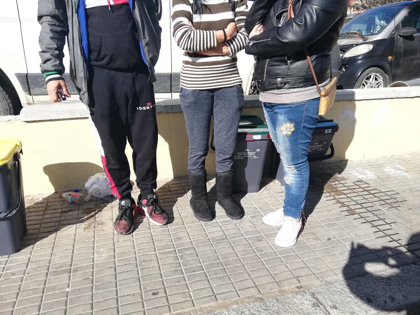 Cagliari, rifiuti incendiati nelle case popolari: “Colpa degli incivili senza mastello”